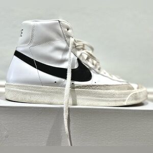 (SOLD) Nike Blazers mid 77